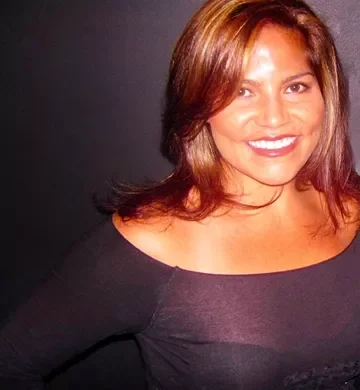 picture of a woman living with an ostomy posing 